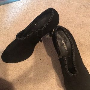 Suede Antonio Melani stiletto bootie